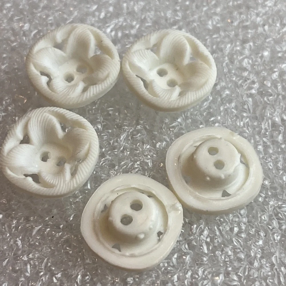 Vintage Cute 2 hole plastic flower buttons white 5 in all